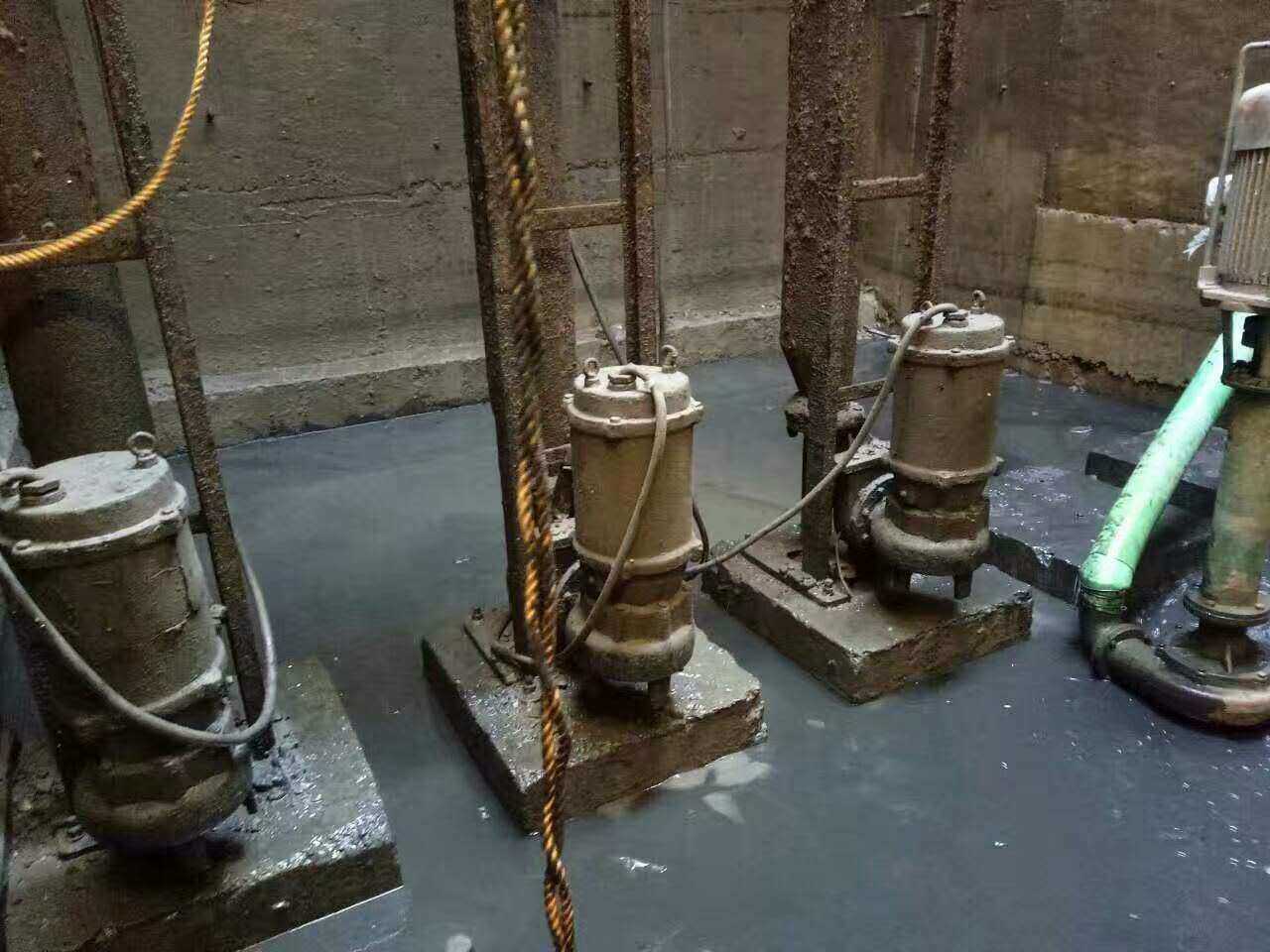 天宁污水池清理