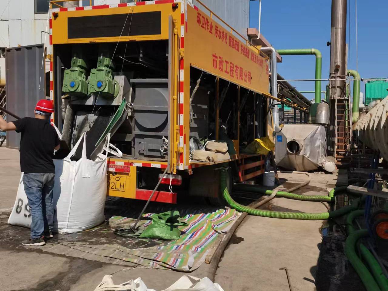 天宁淤泥压干处理